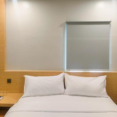 Travel Biz Hotel Medan Mitra Reddoorz Екстер'єр фото