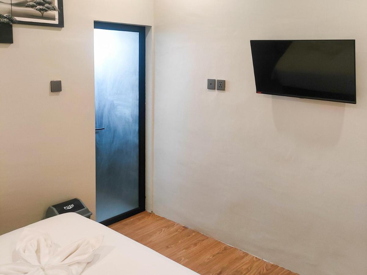 Travel Biz Hotel Medan Mitra Reddoorz Екстер'єр фото
